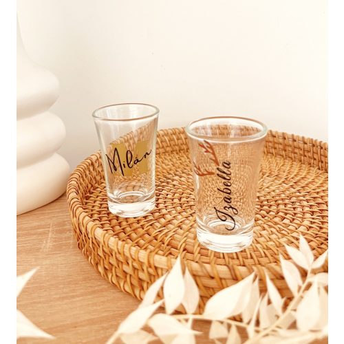 Névre szóló karácsonyi pálinkás pohár – két stílusban